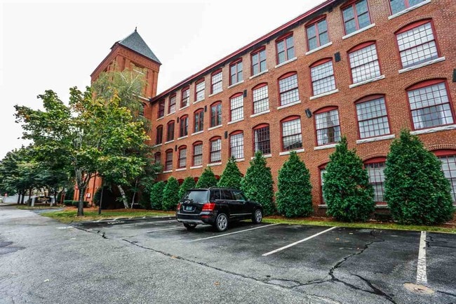 Building Photo - 471 Silver St