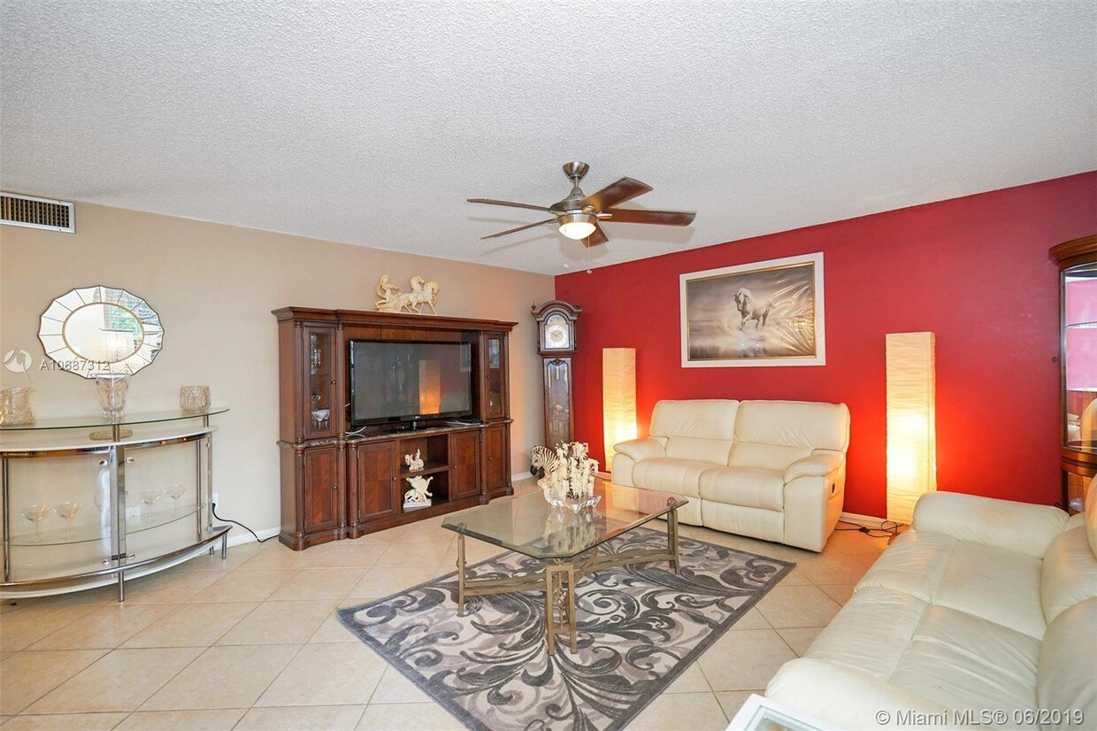 2500 NE 9th St Unit 107, Fort Lauderdale, FL 33304 Condo for Rent in