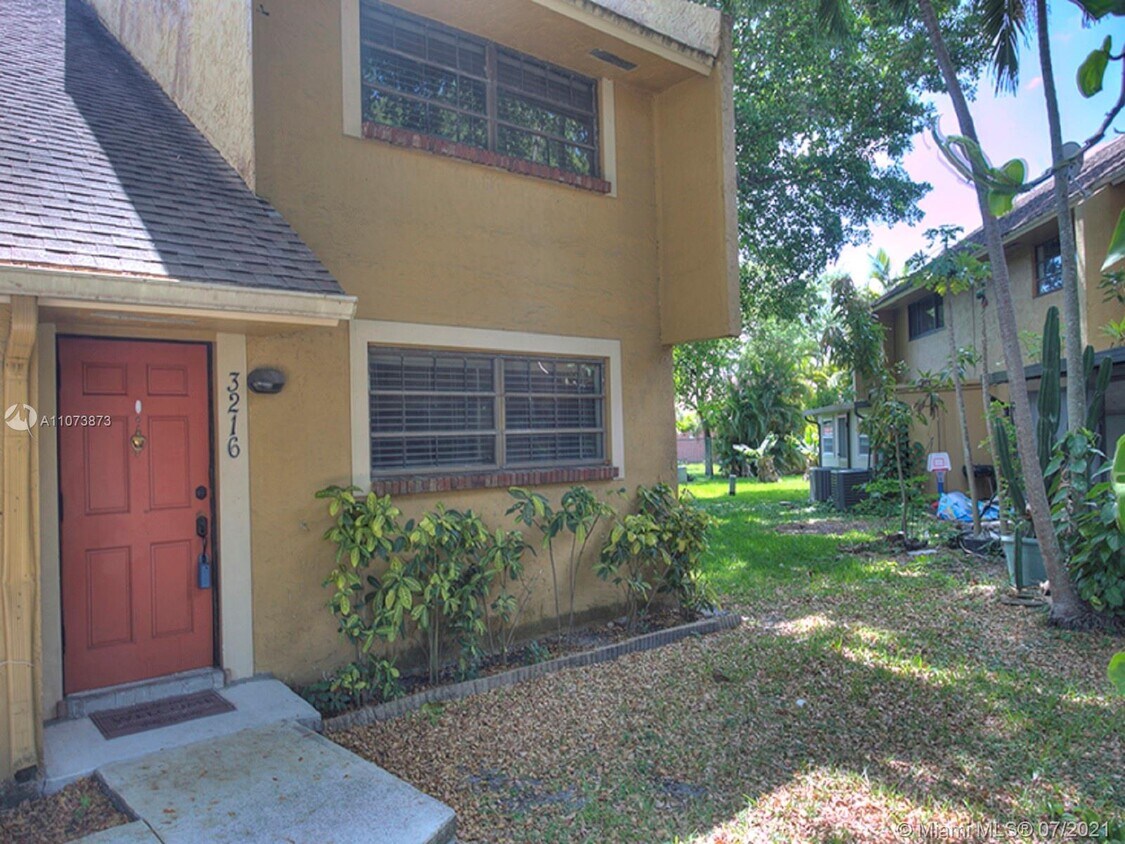 3216 N Pine Island Rd, Sunrise, FL 33351 Townhome Rentals in Sunrise