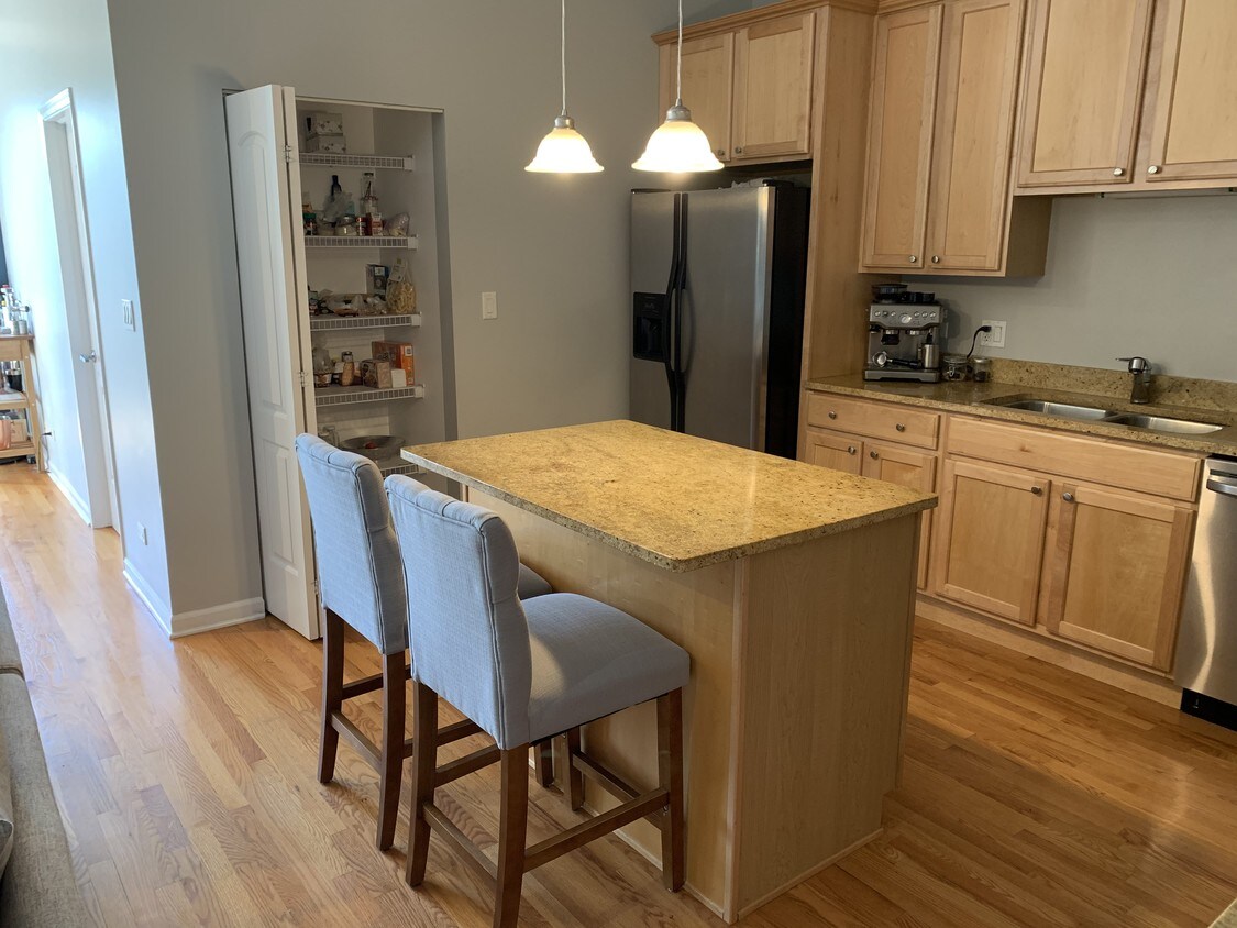 Primary Photo - 2520 N Willetts Ct