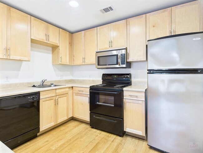 Foto del edificio - 711 W 32nd St