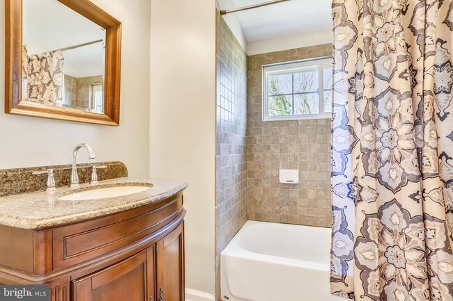 Building Photo - 13300 Sherwood Forest Dr
