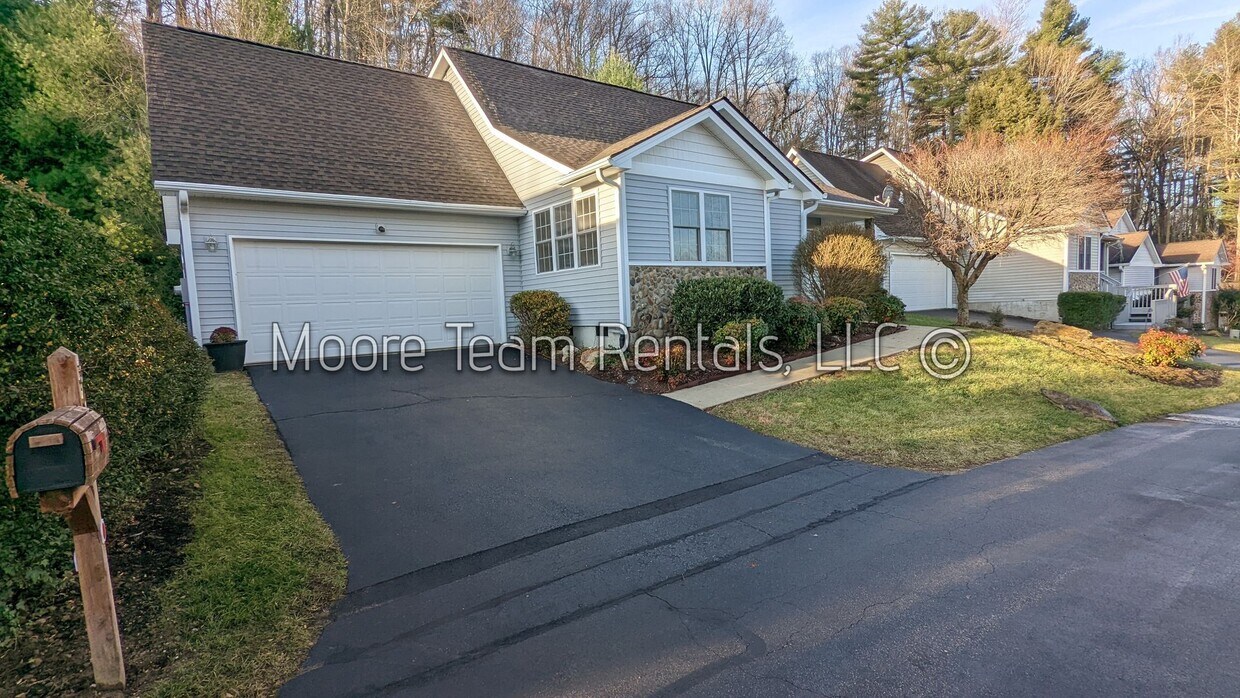 Primary Photo - 3/2.5 Villa in Duncraggen - Private Outdoo...