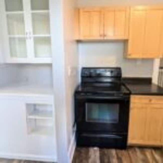 Building Photo - 418 S 23rd Ave E