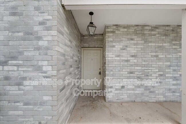 Building Photo - 518 Dukeway Dr