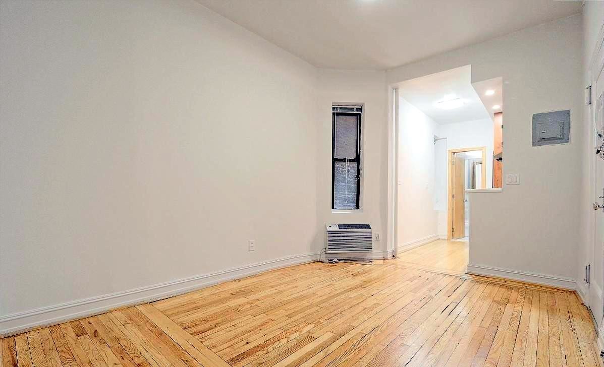 Foto principal - 215 E 84th St