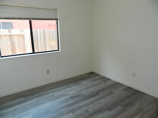 Building Photo - Beautiful Laguna Pointe home.
