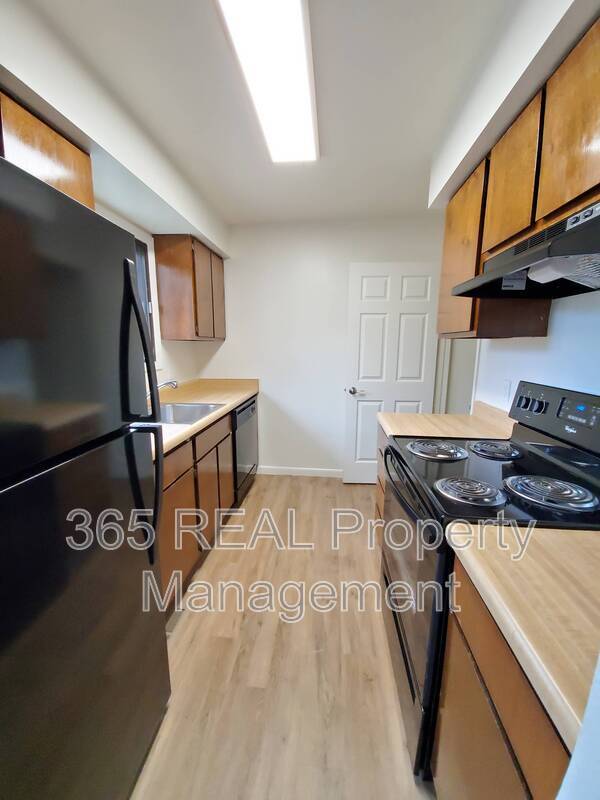 Building Photo - 2141 28th Avenue C