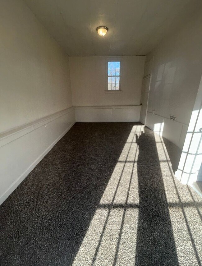 Building Photo - LIMITED TIME**1/2 OFF DEPOSIT**