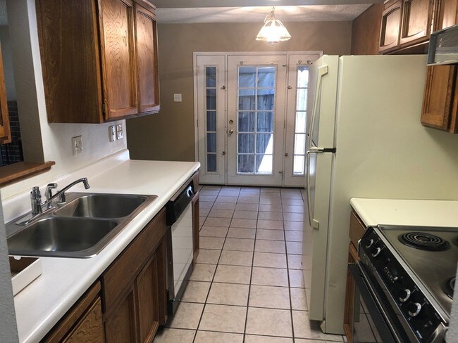 Foto del edificio - Charming 2 bed 1 bath duplex in Sacramento
