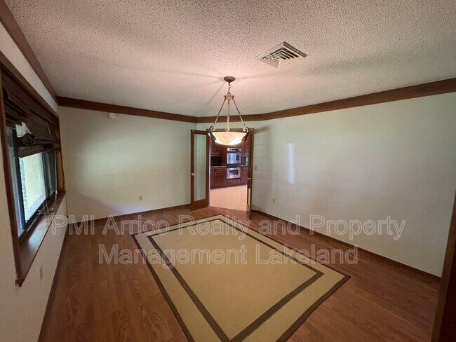 Building Photo - 5717 Hebron Ln