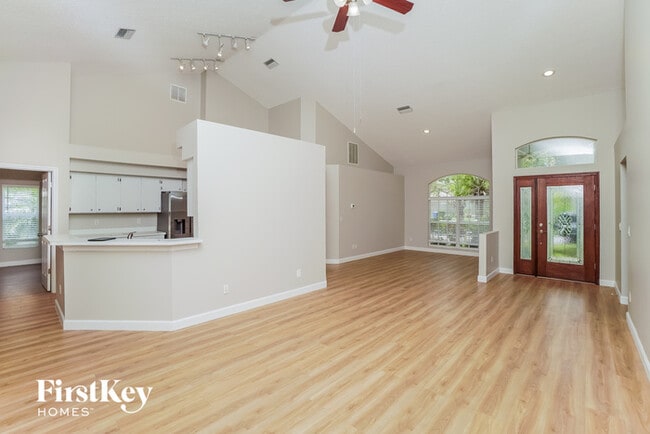 Building Photo - 9312 Pontiac Dr