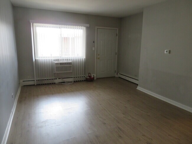 Foto del edificio - 4602 N River Rd