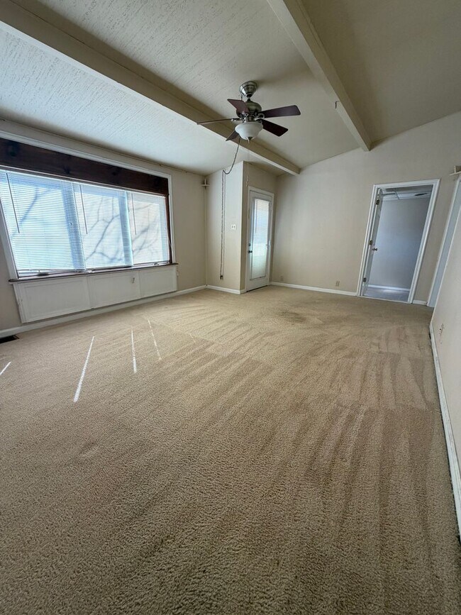 Foto del edificio - 1225 W Main St