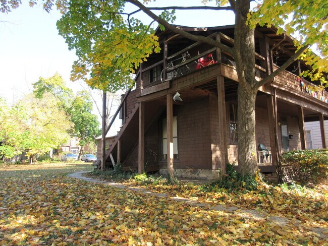 Foto del edificio - E Norwich Ave 42-44 NCR
