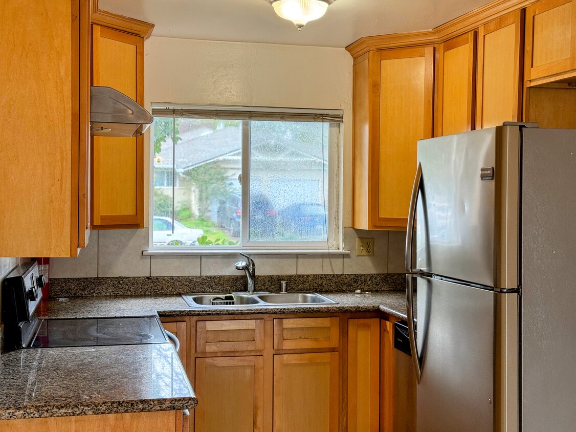 Kitchen - 1214 Flora Ave