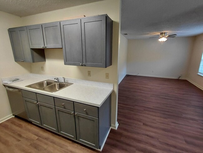 Building Photo - 2713 Oak Park Ct