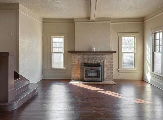 Foto del edificio - Spacious Prairie Style Home- 3 Bed, 1 Bath...