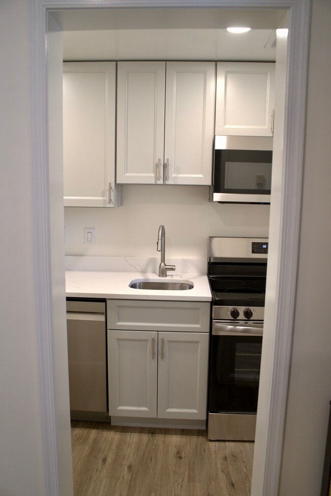 Foto del edificio - 1728 N Rhodes St