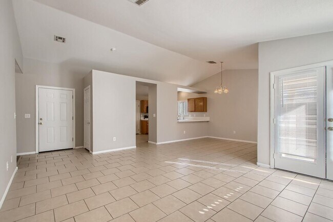 Foto del edificio - STYLISH 1 Story 4 Bedrooms Home Near Cente...