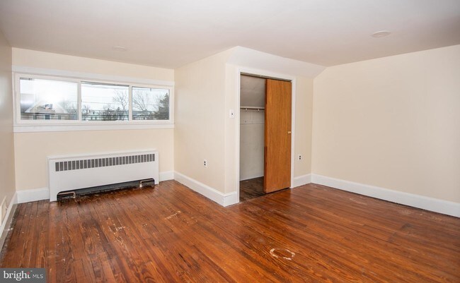 Building Photo - 517 S Fairview St