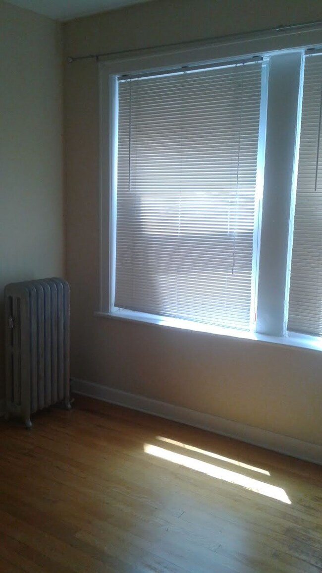 Foto del edificio - 1066 W Granville Ave