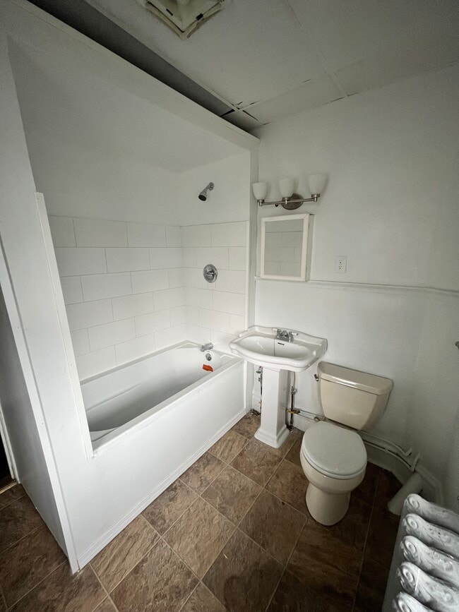 Foto del edificio - 33 W Commerce St