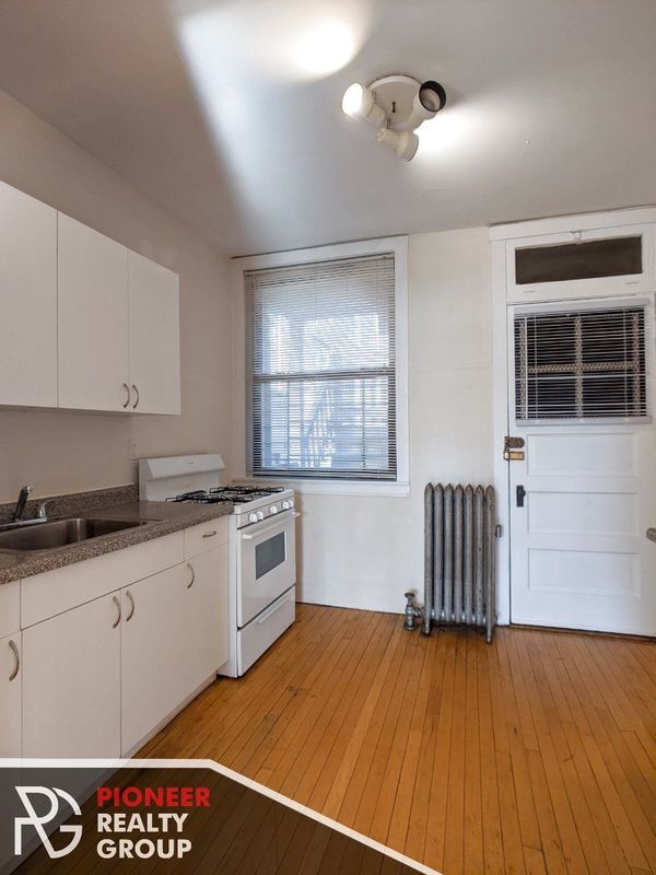 Building Photo - 3931 N Keeler Ave