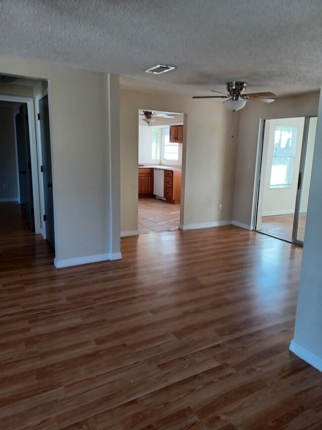 Building Photo - 1715 9th St W