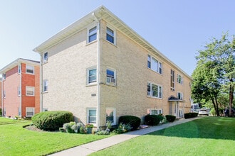 Building Photo - 6920 N Rosemary Ln