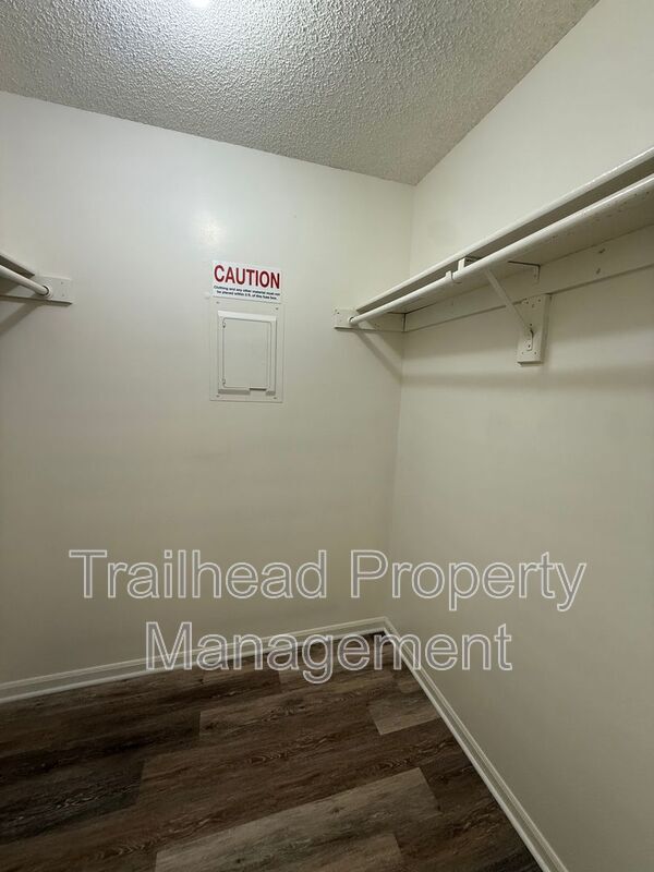 Building Photo - 602 N Jackson St