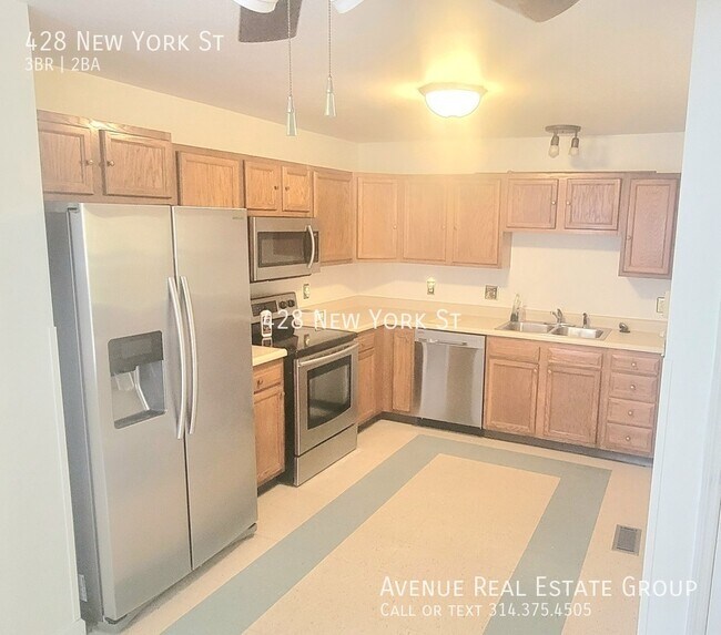 Foto del edificio - Just Listed! - 428 New York St - 3bed2.5bath