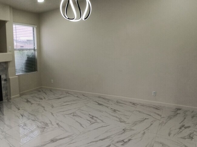 Foto del edificio - 4 Bedroom, 2 Bathroom! Lovely Home!