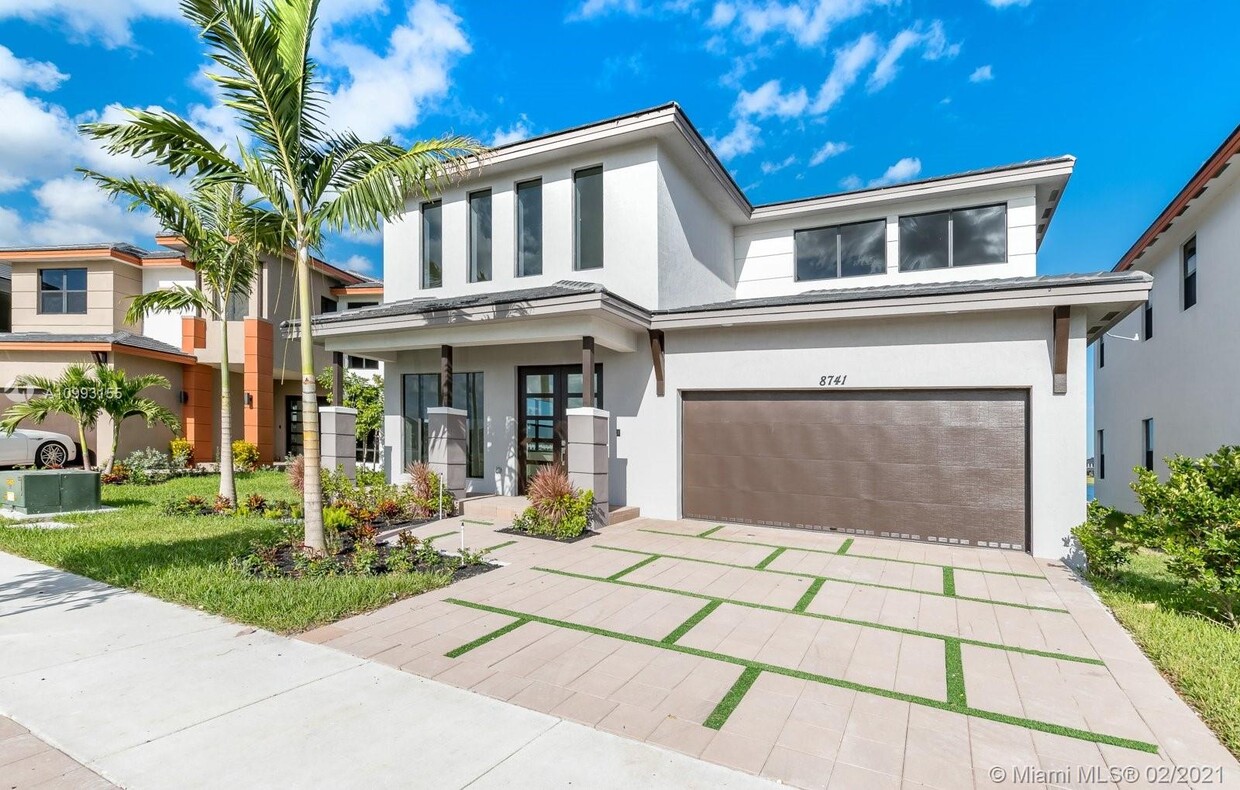 Foto principal - 8741 NW 159th St