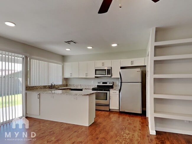 Building Photo - 725 W Utopia Rd