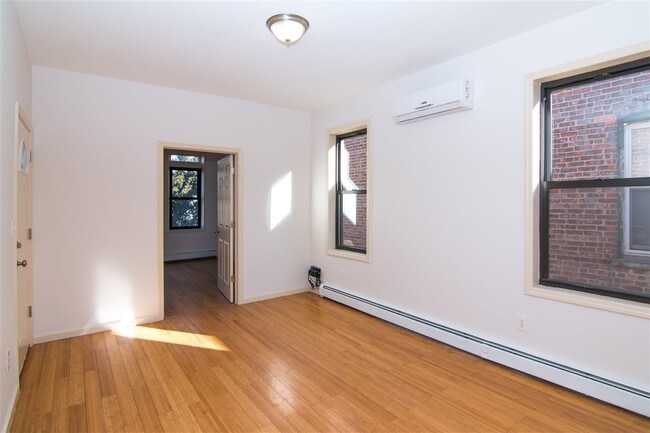 Foto del edificio - 21 Woodlawn Ave