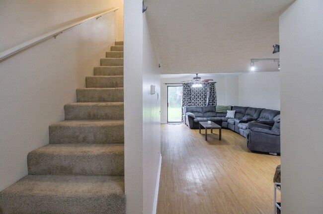 Foto del edificio - 34 Knollwood Cir
