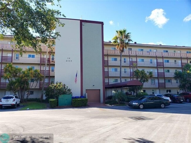 Building Photo - 2104 S Cypress Bend Dr