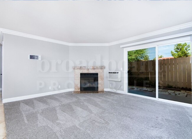 Building Photo - 1075 N Escondido Blvd
