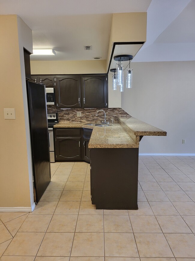 Building Photo - 2401 S Jackson Rd