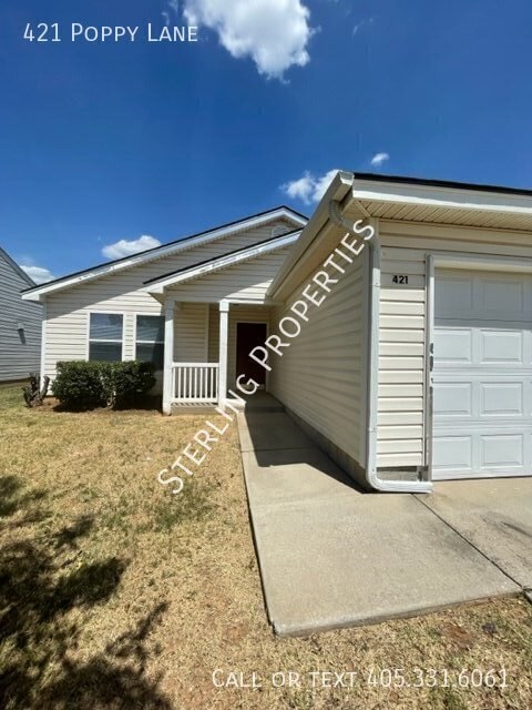 Building Photo - 421 Poppy Ln