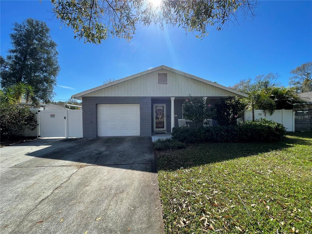 Foto principal - 3220 9th Ave N