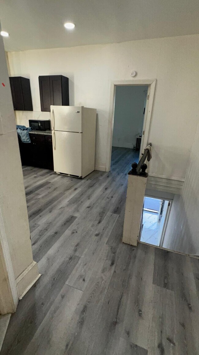 Pasillo - 2104 S 65th St
