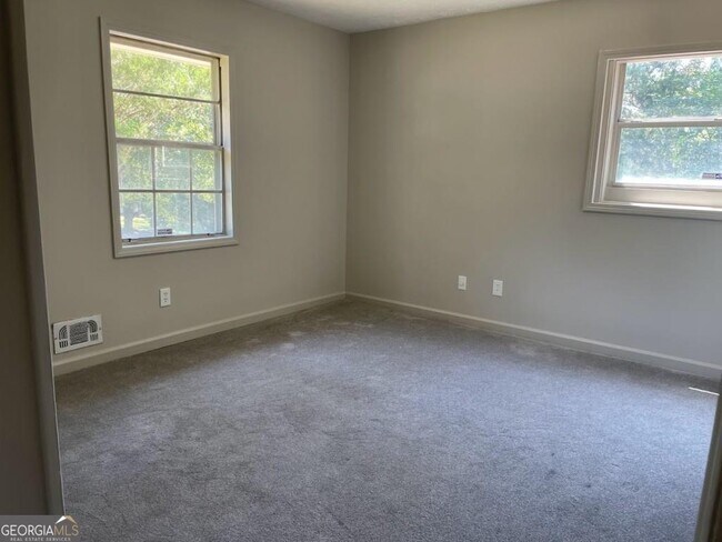 Building Photo - 10135 Port Royal Ct