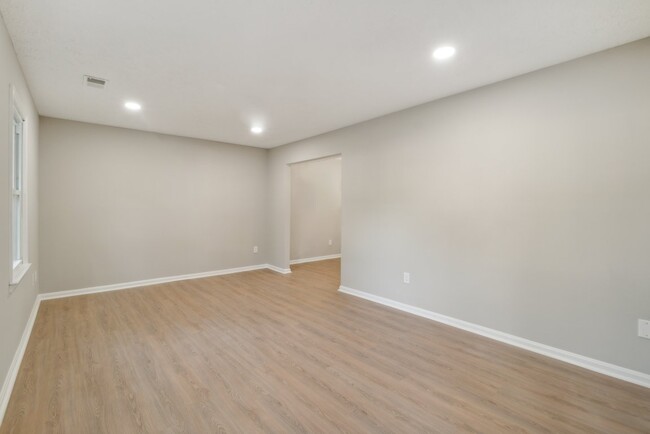 Building Photo - Amazing Opportunity to rent this charming ...