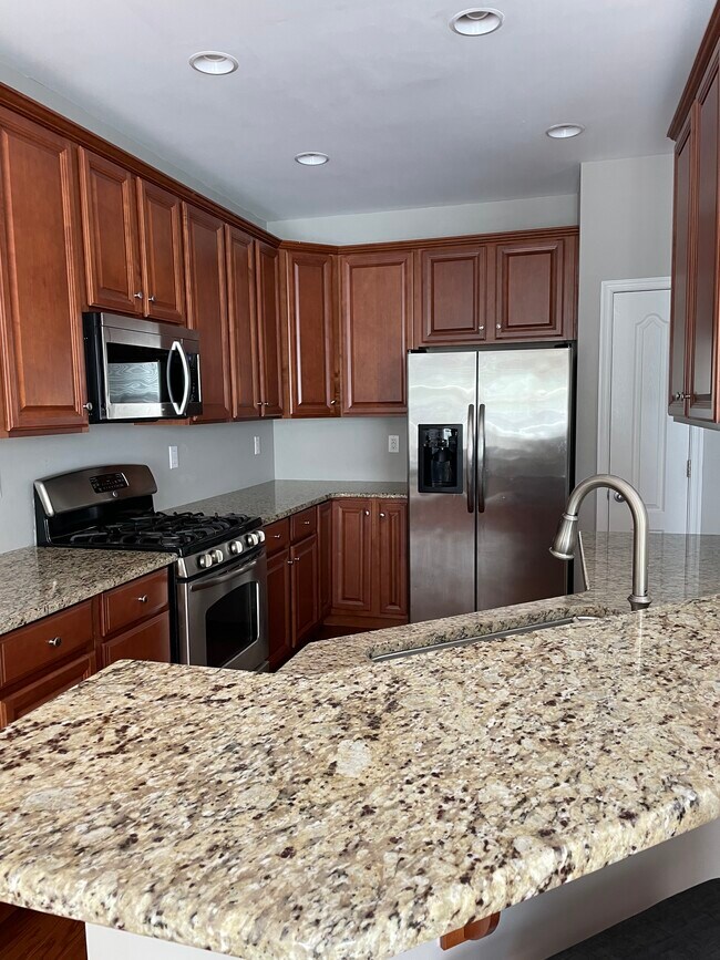 Building Photo - 6044 Valley Forge Dr