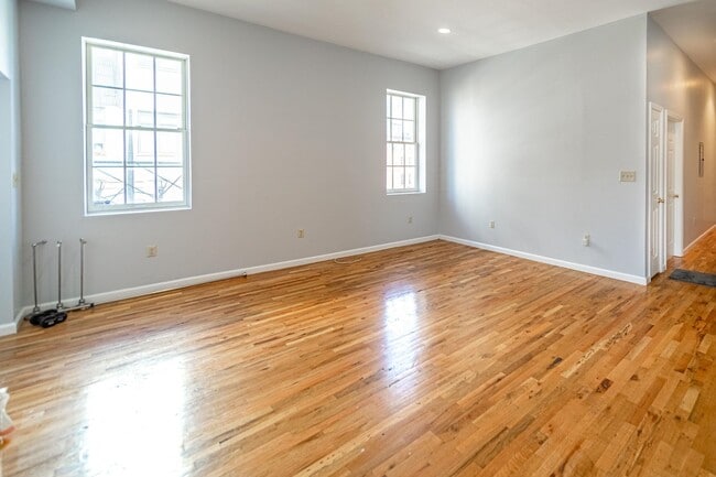 Building Photo - 41 Halsey St
