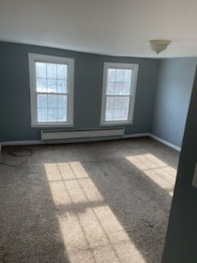 Building Photo - Cozy Three Bedroom Home