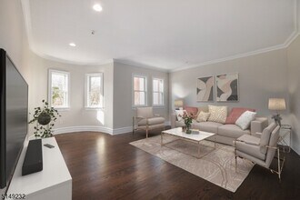 Building Photo - 174 Main St