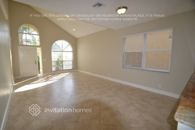 Foto del edificio - 7988 Lakewood Cove Ct